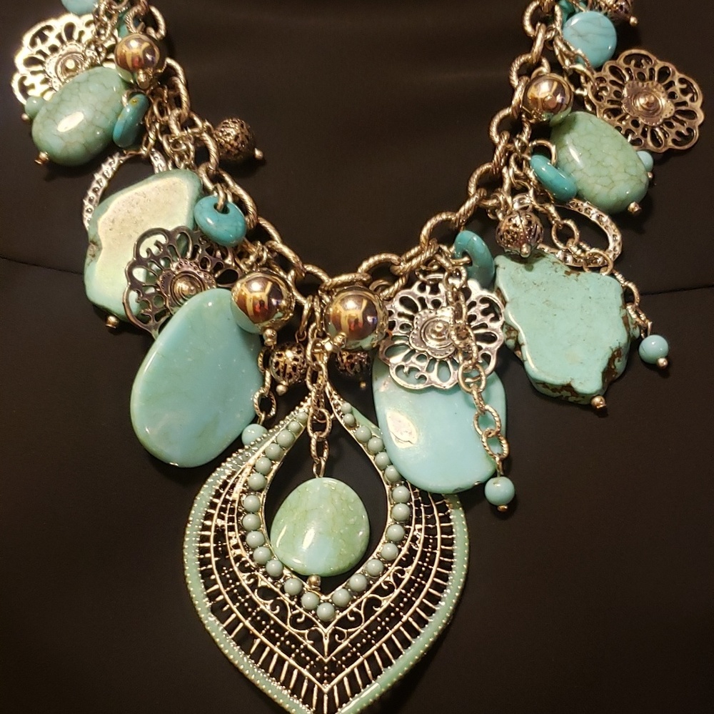 Beautiful women's fashion necklace with turquoise